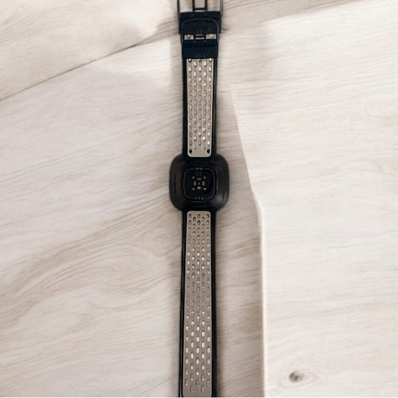 Fitbit Versa 3 Fitness Tracker Smartwatch - Picture 4 of 5